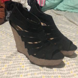 Black and gold wedges